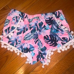 Small fitted short shorts